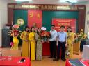 ảnh ub tặng hoa.jpg - 