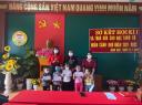 ĐC HT CTCĐ và DDCMHS trao quà cho trẻ có hoàn cảnh khó khăn.jpg - 
