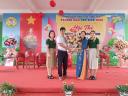lãnh đạo thôn chúc mừng.jpg